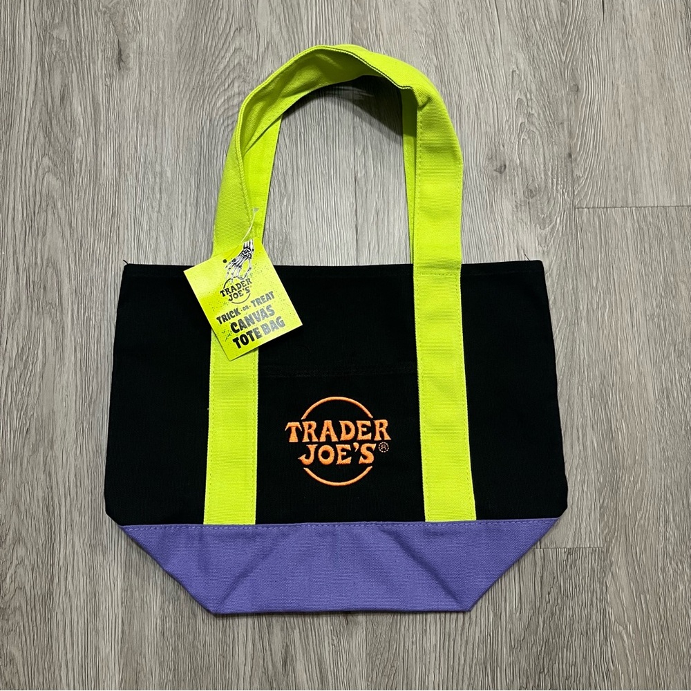 Trader Joe’s Trick or Treat Canvas Tote Bags Halloween 2025 Full Set of 4 NWT - Picture 3 of 6